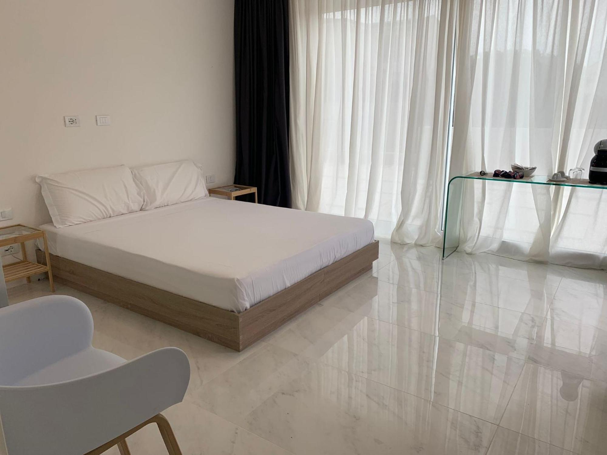 Smart Luxury Suites & Apartments Orosei Room photo